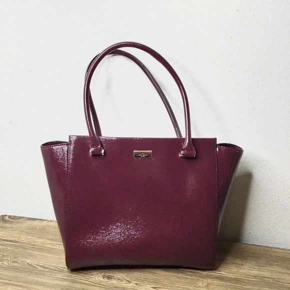 kate spade Handbags - Kate spade shoulder bag in plum